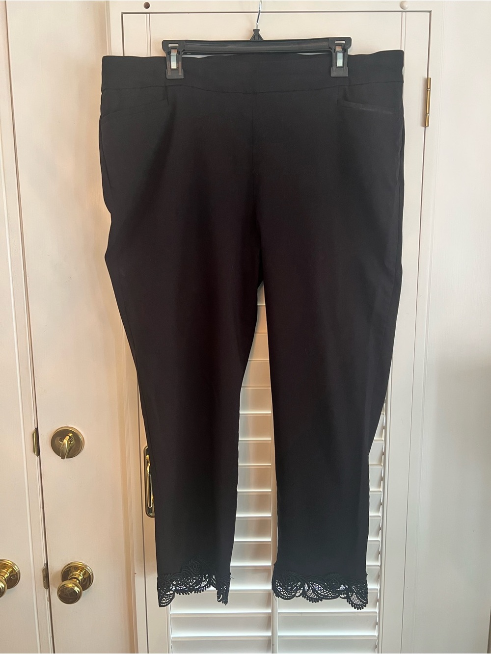 Chico's Black Cropped Pull-On Pants with Lace Hem
